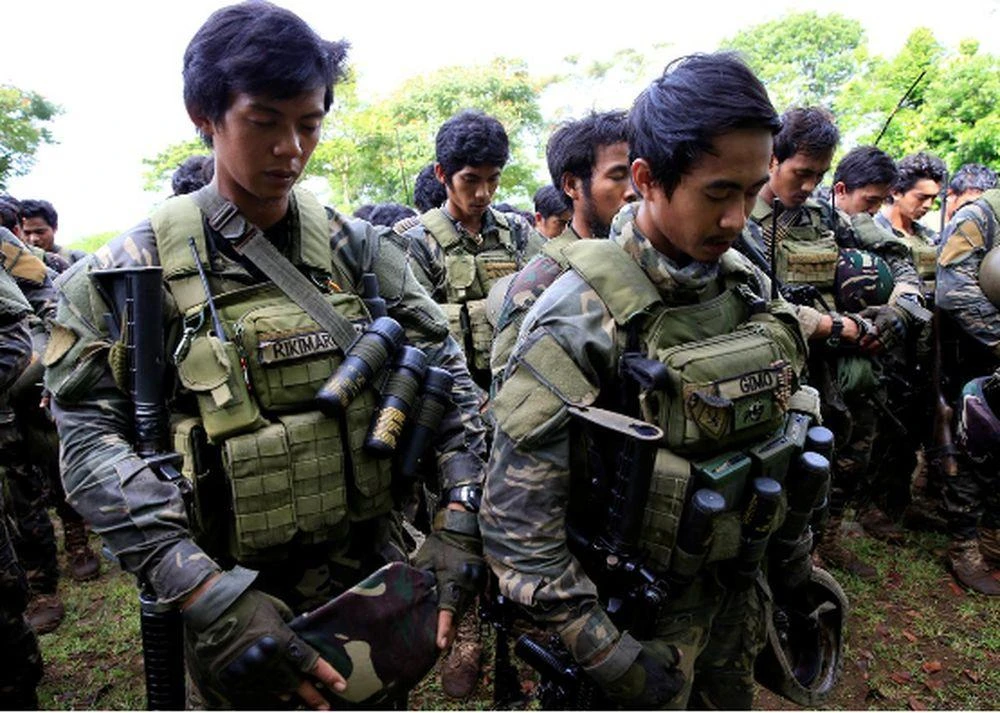 Eight dead in suicide bombing at Philippines military camp