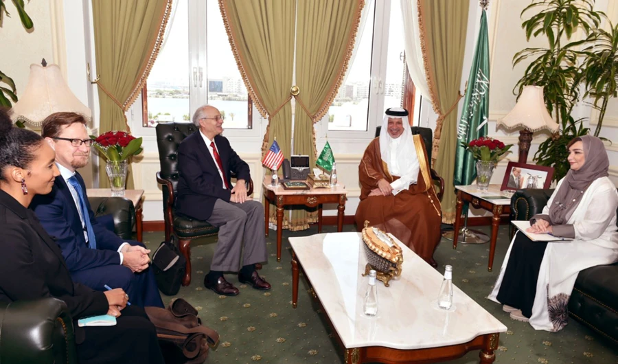 Saudi Arabia’s Minister of State for African Affairs Ahmed Al-Qattan meets US Special Envoy to Sudan Donald Booth in Jeddah. (SPA)