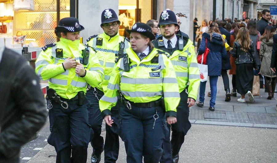 Members of the Metropolitan Police patrol on Regent street, a popular shopping area, in central London on December 21, 2017. (AFP)