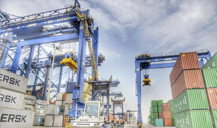 Around 500,000 containers through remote-control technology in the port. (SPA)