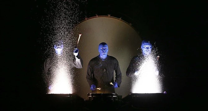 Men in blue captivate audience in colorful Saudi festival show