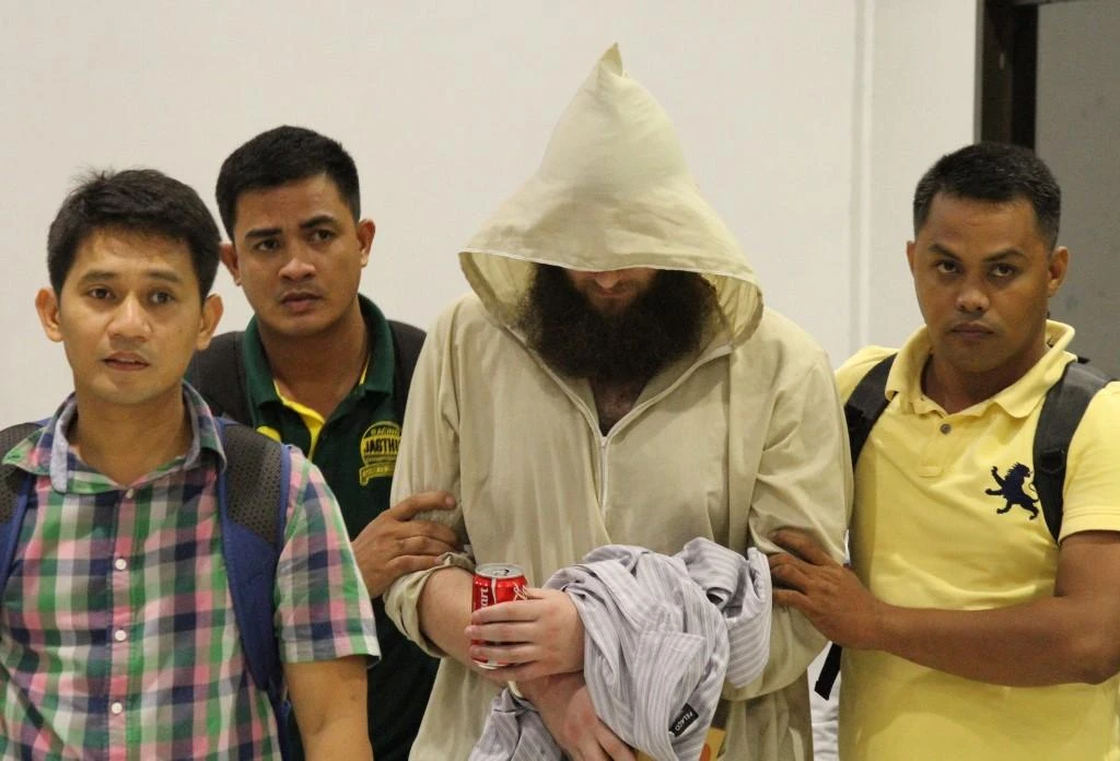 Immigration officers escort Australian Robert Edward Cerantonio, a convert to Islam who used the internet to urge people to join jihad in Iraq and Syria, after he was arrested in the central Philippine city of Cebu in this July 11, 2014 file photo. (AFP)