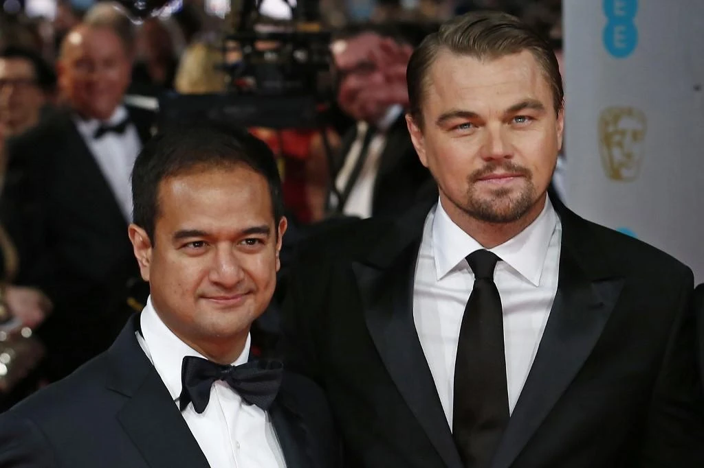 Malaysian producer Riza Aziz, left, and US actor Leonardo DiCaprio arrive on the red carpet for the BAFTA British Academy Film Awards at the Royal Opera House in London on February 16, 2014. (AFP)