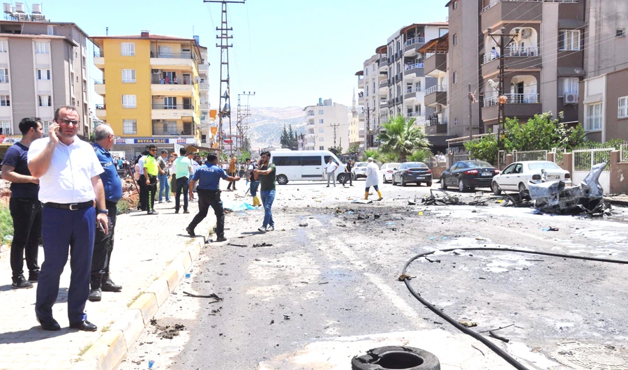 Security and forensic officials work at the site after a car blast in Reyhanli in Hatay, a southern Turkish province, killed two persons on Friday. (AFP)
