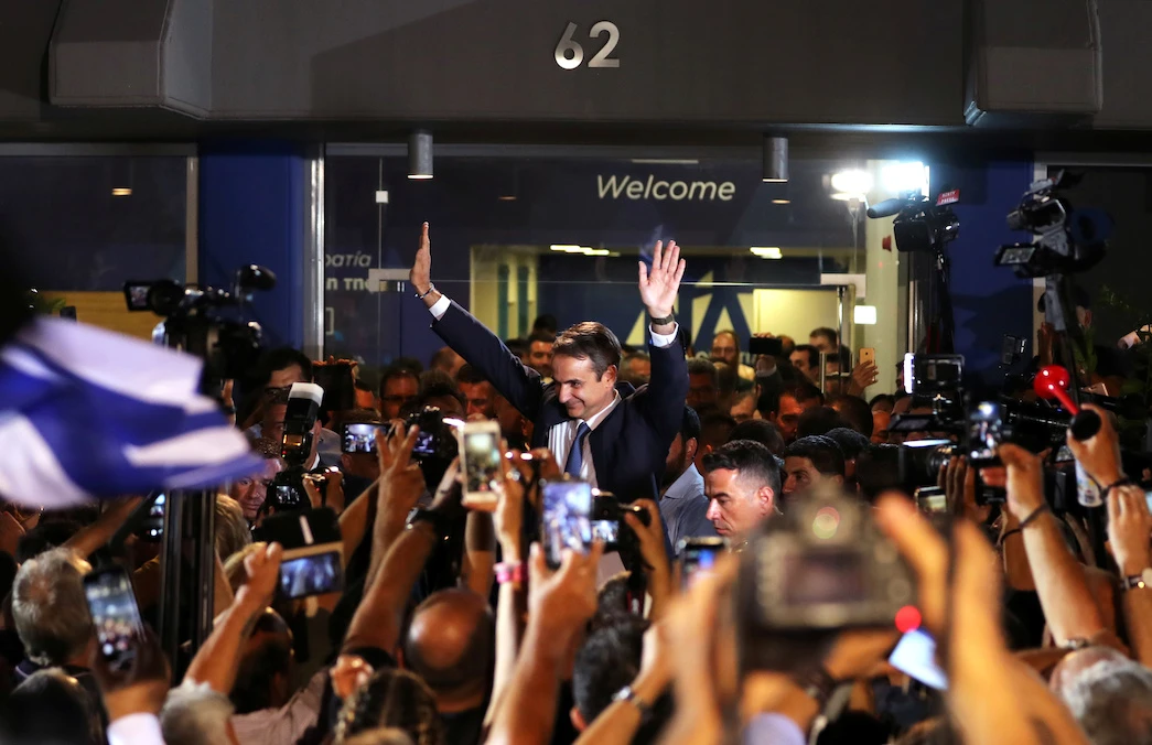 New Democracy conservative party leader Kyriakos Mitsotakis waves as he speaks outside party's headquarters, after the general election in Athens, Greece, July 7, 2019. (Reuters)