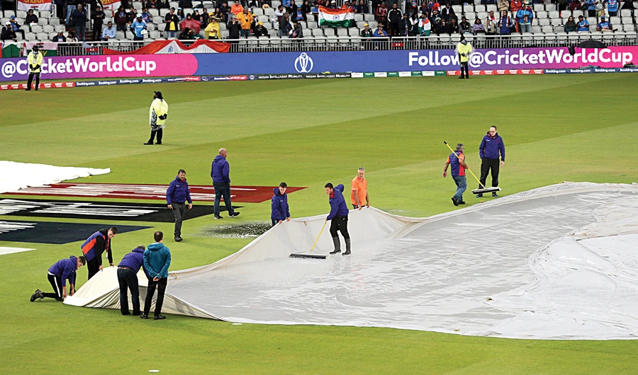 Rain forces India-New Zealand clash into second day