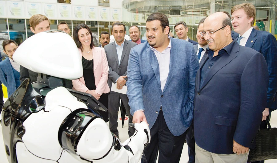 Acting Riyadh Gov. Prince Mohammed bin Abdulrahman bin Abdul Aziz explores the smart infrastructure projects in Moscow. (SPA)