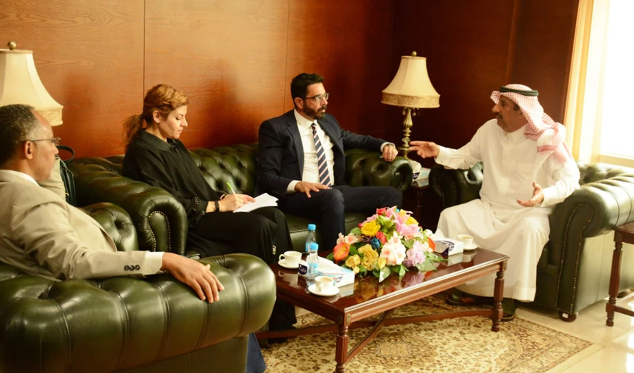The delegation visited the society’s new center, and was briefed on its humanitarian work. (SPA)