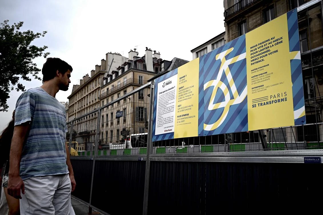 Paris is planning 1,000 kilometers bike lanes that are due to be completed by 2020. (AFP)