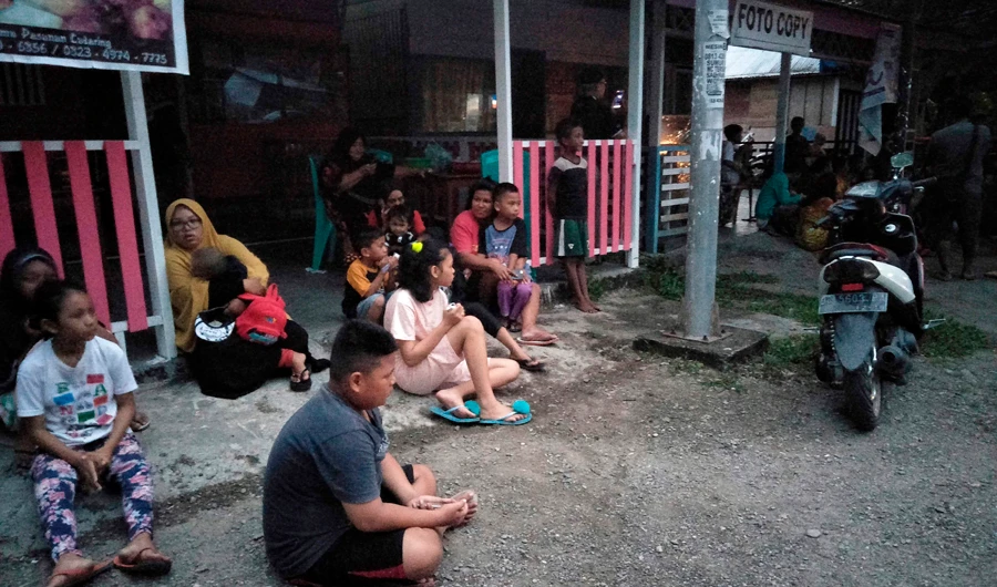 One dead, hundreds flee homes as 7.3 magnitude quake hits Indonesia