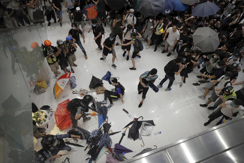 Policemen scuffle with protesters inside a shopping mall in Sha Tin District in Hong Kong, on July 14, 2019. (AP Photo/Kin Cheung)
