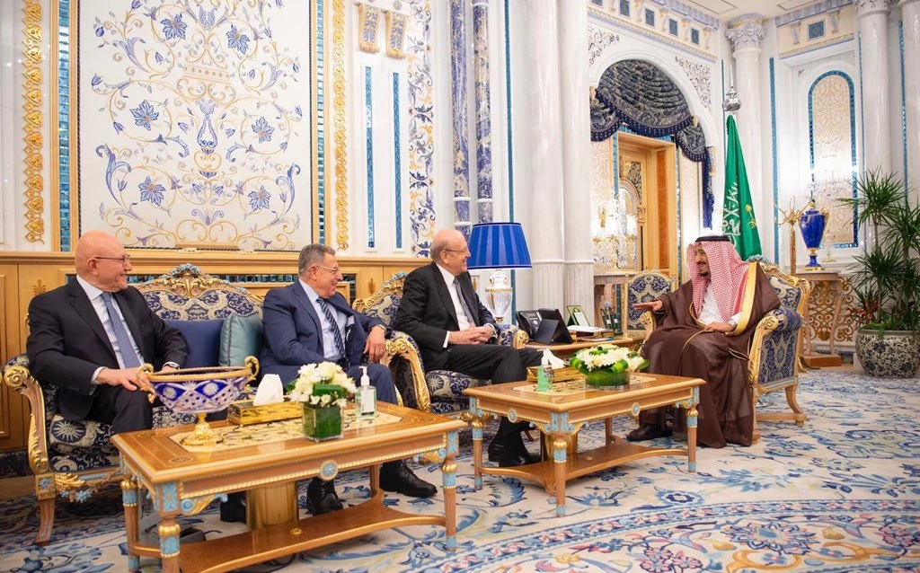 The king received former Lebanese Prime Ministers Najib Mikati, Fouad Siniora and Tammam Salam. (SPA)