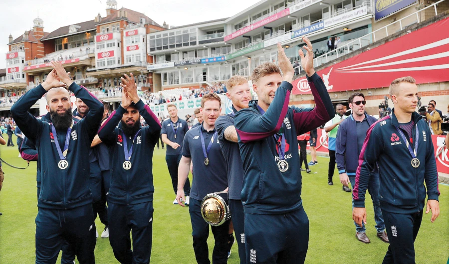 England celebrate World Cup triumph with young fans