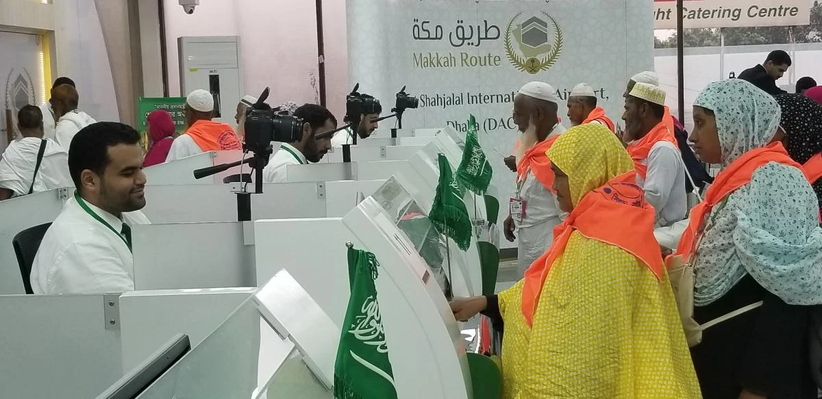 Pre-immigration facilities provided by Saudi Arabia for Hajj pilgrims in Bangladesh have helped reduce waiting times by several hours. (AN photo/Shehab Sumon)