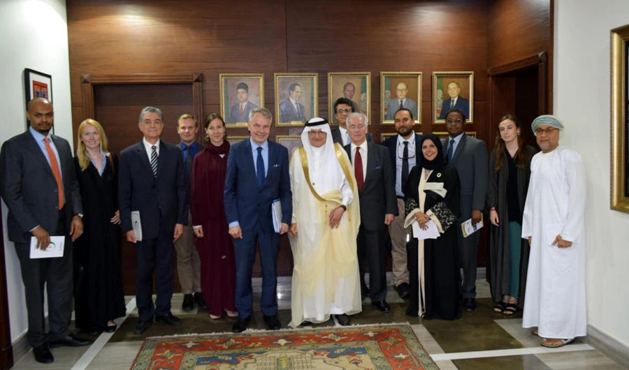 OIC Secretary-General Yousef Al-Othaimeen, Finnish Foreign Minister Pekka Haavisto and other OIC officials and members of the EU delegation join a photo session at OIC headquarters in Jeddah. (SPA)