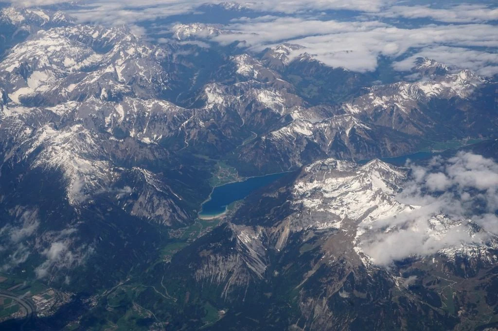 3 killed in plane crash in Austrian Alps