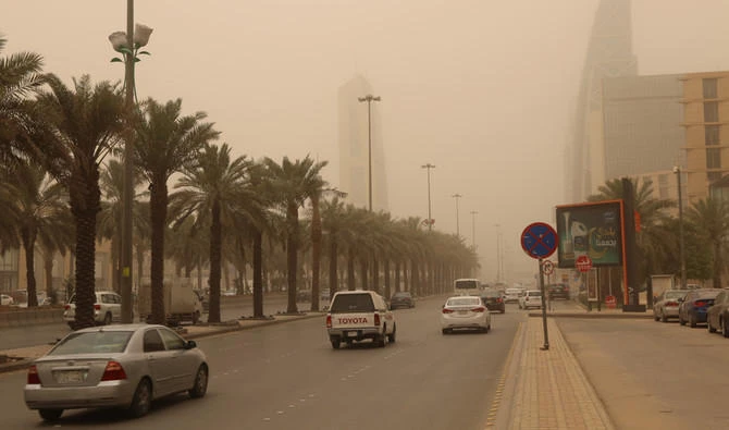 Warnings as huge sandstorms hit Riyadh and other parts of Saudi Arabia