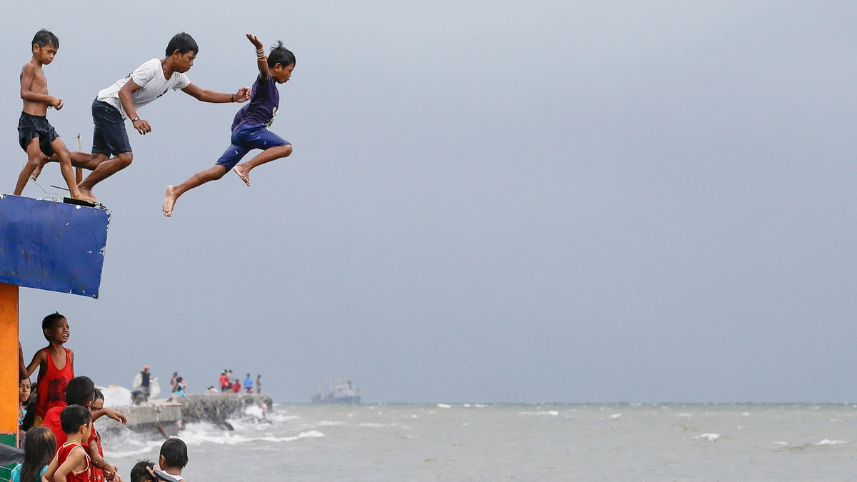Monsoon flooding death toll climbs to 164 in South Asia
