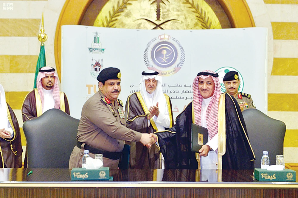 Makkah Gov. Prince Khaled Al-Faisal applauds as representatives of the region's General Directorate of Prisons and the universities of King Abdul Aziz, Umm Al-Qura, Jeddah, and Taif formalize the signing of several strategic partnerships on Monday. (SPA)