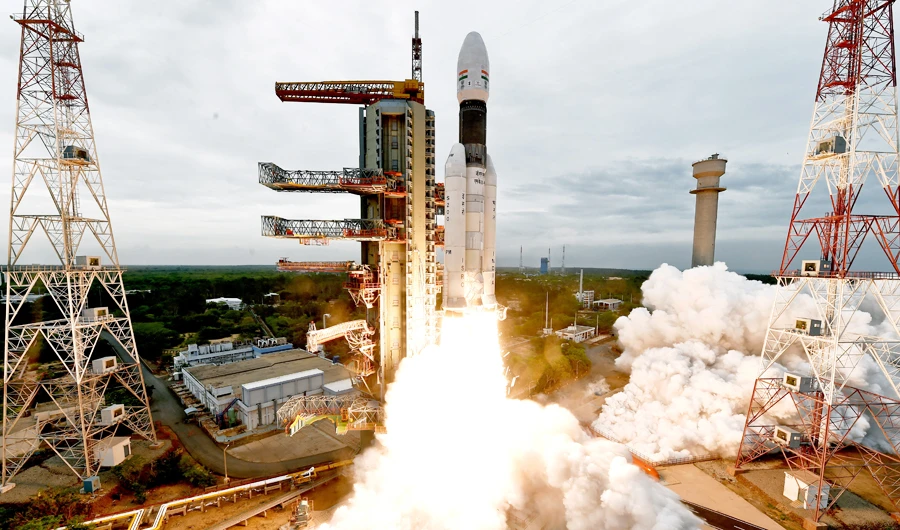 India's Geosynchronous Satellite Launch Vehicle Mk III-M1 blasts off carrying Chandrayaan-2 from the Satish Dhawan space centre at Sriharikota, India, July 22, 2019. (REUTERS)