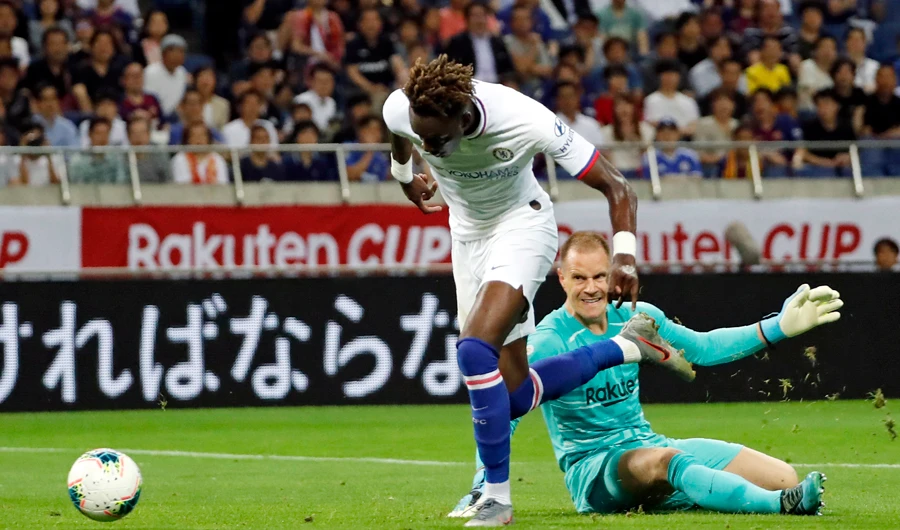 Chelsea hammer out 2-1 victory over Barcelona