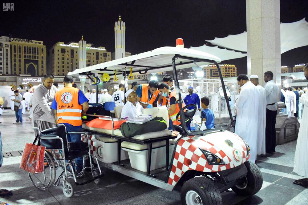 Saudi Red Crescent Authority teams are on standby round-the-clock in Madinah 24, ready to assist pilgrims. (SPA)