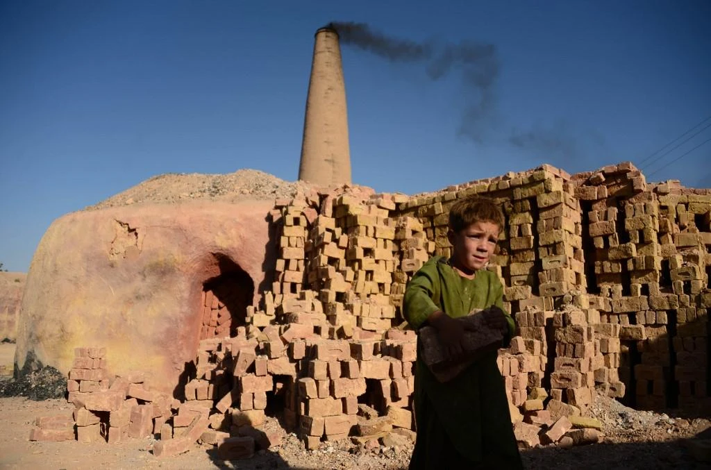 Mired in poverty, Afghans bring their children to work