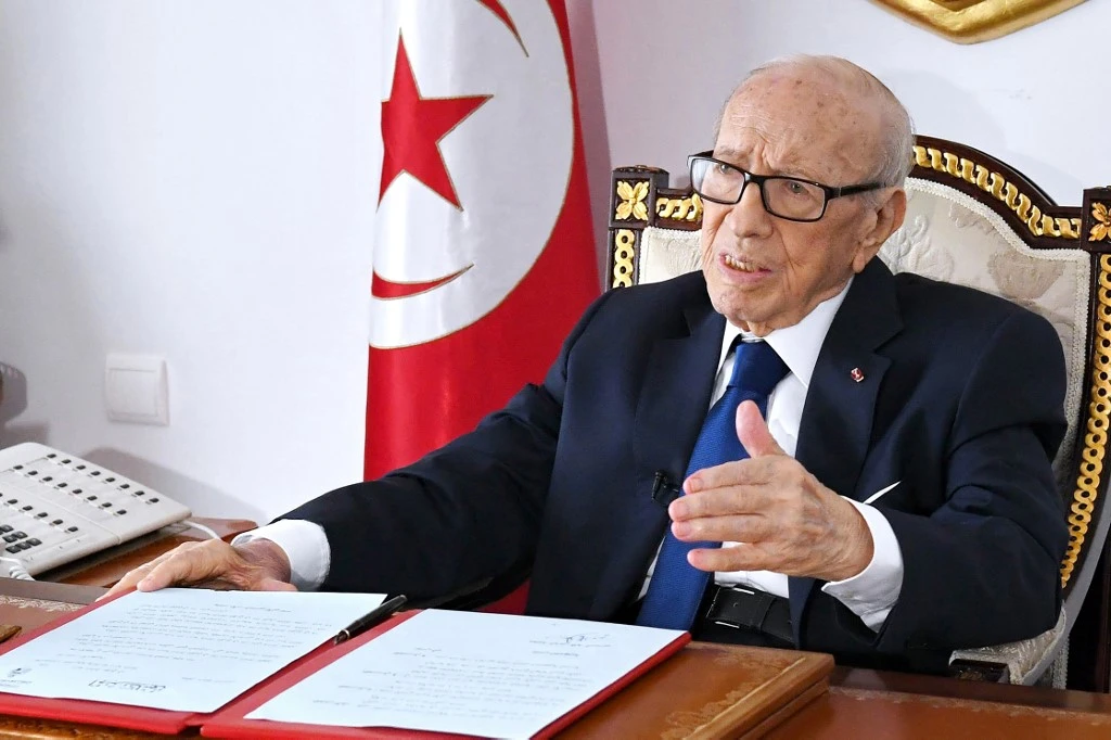 Tunisia’s president, 92, dies in hospital