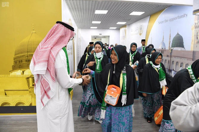 Indonesian pilgrims arrive at Prince Mohammad bin Abdulaziz International Airport in Madinah. (File/SPA)