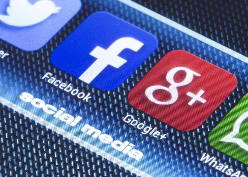 For every $100 spent by advertisers online in Australia — excluding classified ads — $47 goes to Google, $24 to Facebook and $29 to other players. (shutterstock)