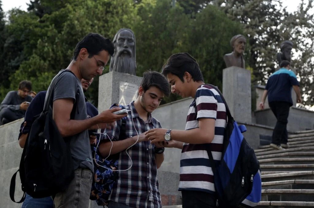 Iranians manage to surf the web despite tide of censorship