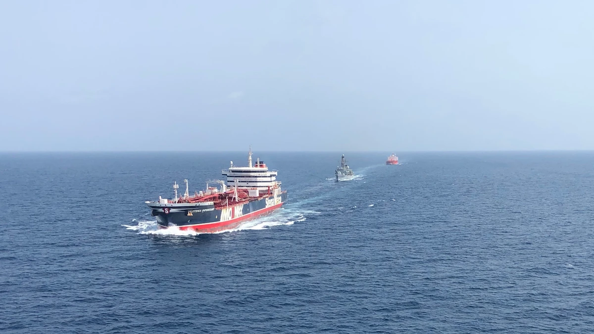 HMS Montrose (C) accompanies the Stena Important (L) and the Sea Ploeg vessels in the Gulf. (File/ AFP/ MOD)