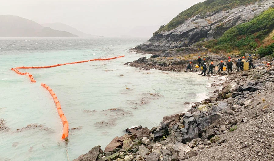 In this photo distributed by the Chile Navy, sailors work to contain damage from an oil spill, on Guarello Island in Chile, Sunday, July 28, 2019. (AP)