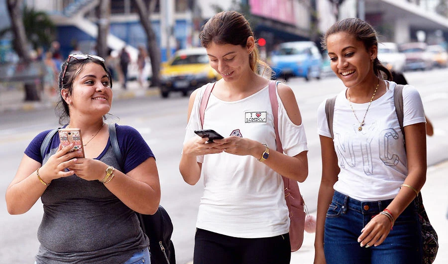 Cuba expands Internet access, but under a very wary eye