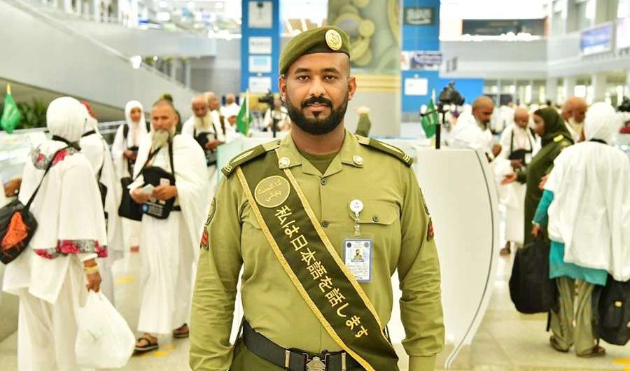 The General Directorate of Passports has assigned students who speak English, Spanish, Indonesian, Japanese, Persian, Urdu, Turkish and other languages to the airports in Jeddah and Madinah in order to facilitate communication and dealing with Hajj pilgrims. (SPA)