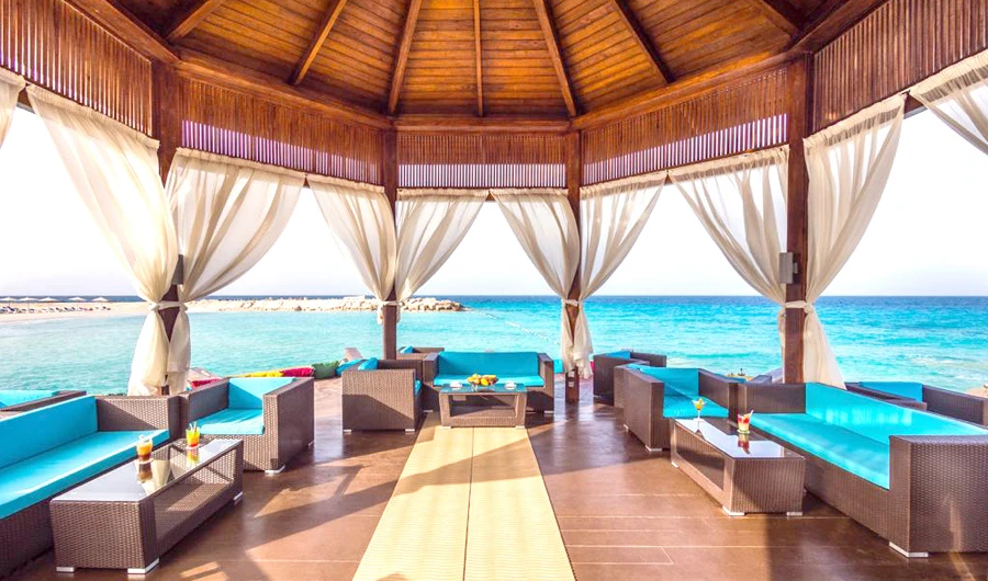 The beaches of the North Coast offer breathtaking views of the turquoise sea.