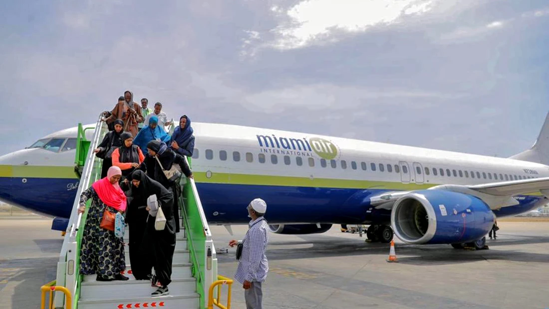 The Miami Air chartered flight from Ohio touched down at King Abdulaziz International Airport on Wednesday afternoon carrying 168 Hajj pilgrims. (Twitter: @Alrwsa)