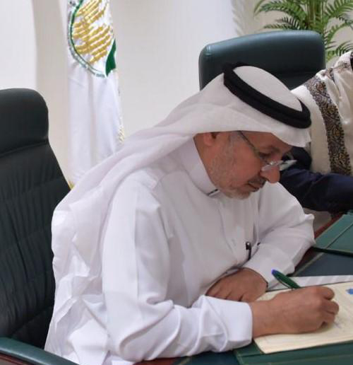 Al-Rabeeah signing the agreement. (SPA)