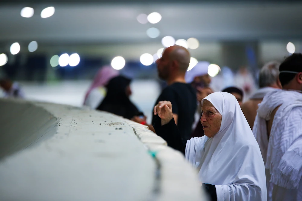 Pilgrims take part in the Jamrat Al-Aqabah ceremony, part of the Hajj pilgrimage at Islam's holiest sites, in a routine that symbolizes stoning the devil. (AN Photo/Essam Al-Ghalib)