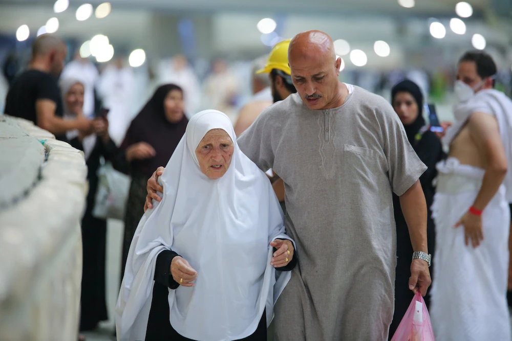 Pilgrims take part in the Jamrat Al-Aqabah ceremony, part of the Hajj pilgrimage at Islam's holiest sites, in a routine that symbolizes stoning the devil. (AN Photo/Essam Al-Ghalib)