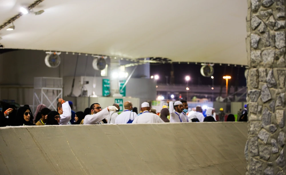 Pilgrims take part in the Jamrat Al-Aqabah ceremony, part of the Hajj pilgrimage at Islam's holiest sites, in a routine that symbolizes stoning the devil. (AN Photo/Essam Al-Ghalib)