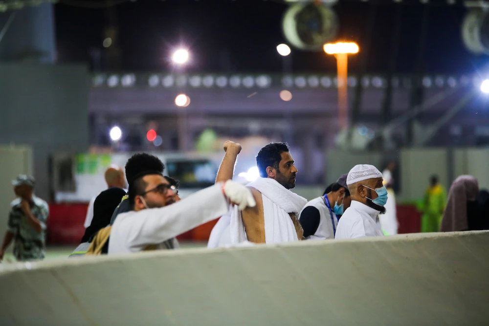 Pilgrims take part in the Jamrat Al-Aqabah ceremony, part of the Hajj pilgrimage at Islam's holiest sites, in a routine that symbolizes stoning the devil. (AN Photo/Essam Al-Ghalib)