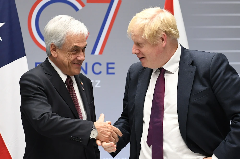 Britain’s Prime Minister Boris Johnson meets Chile’s President Sebastian Pinera at a bilateral meeting during the G7 Summit in Biarritz, France Aug. 25, 2019. (Reuters)
