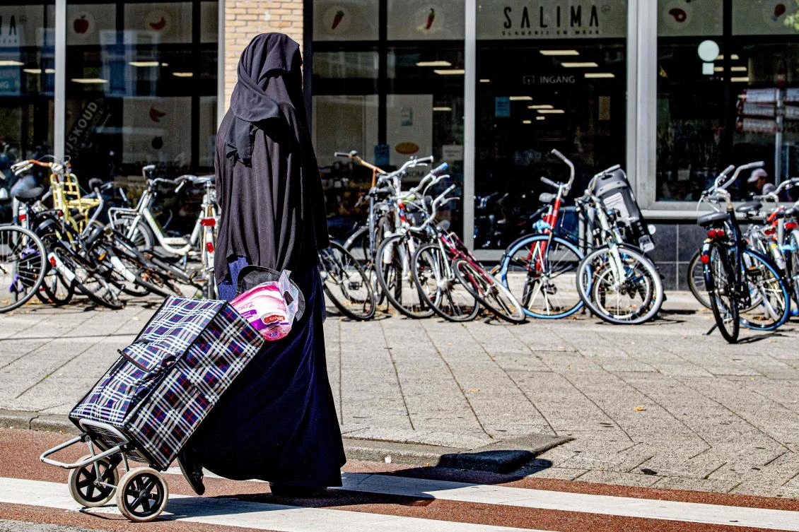 Partial Dutch ban on face-covering clothing takes effect