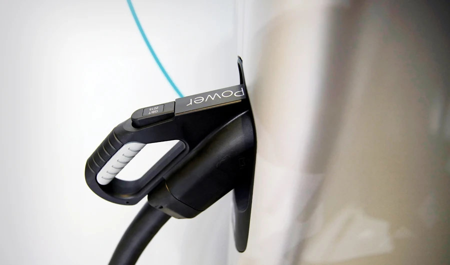 BP forms Chinese venture to build EV charging hubs