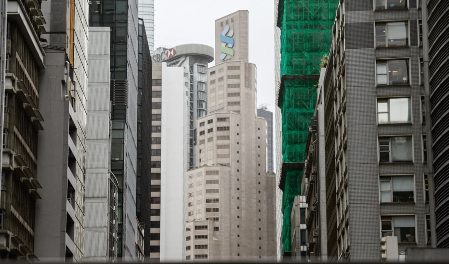 StanChart warns of trade war, rate risks after profit tops estimates