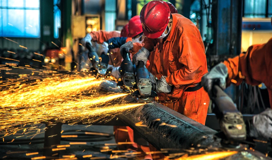 US shale shippers to foot bill for Trump steel tariffs