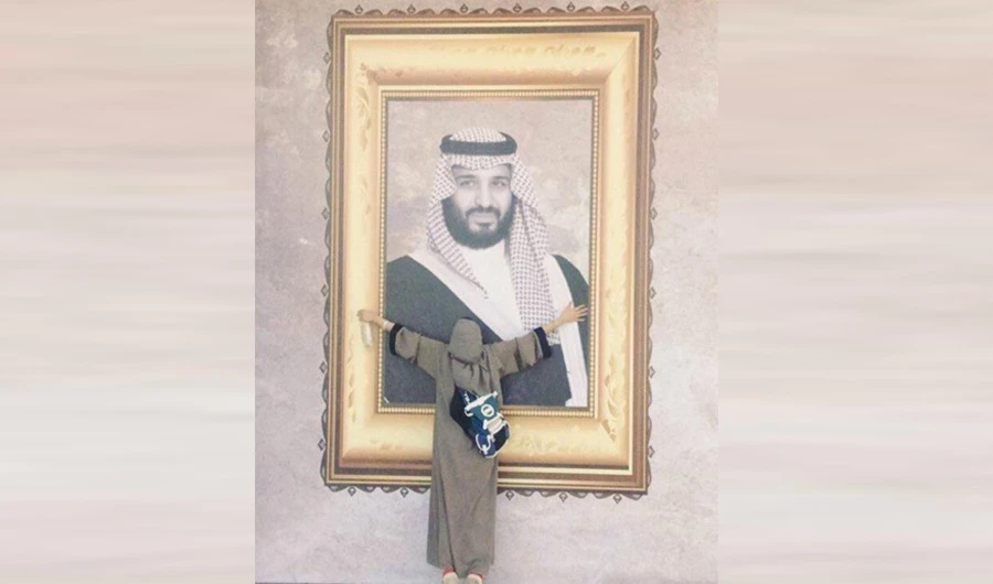 The viral picture showing Munira Abdullah hugging a giant portrait of Crown Prince Mohammed bin Salman. (Supplied photo)