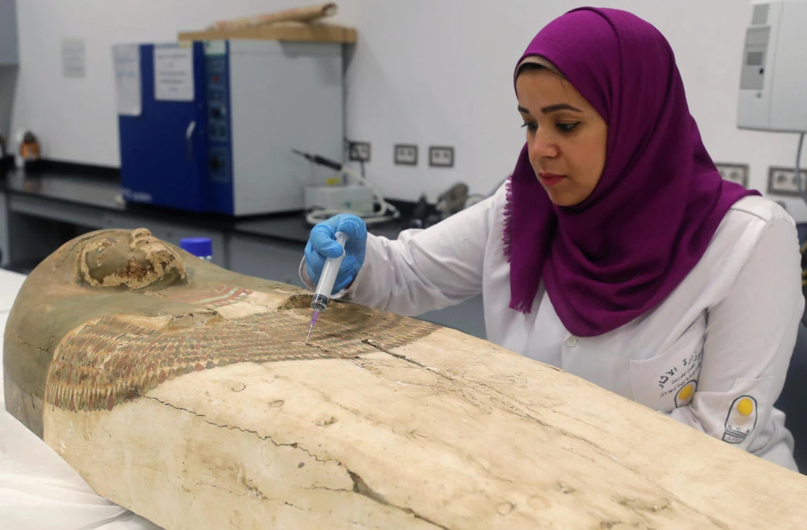 Egypt displays restoration of Tutankhamun gilded coffin