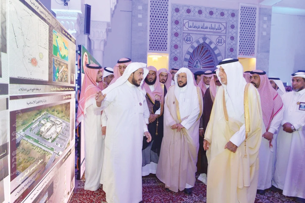 Makkah Gov. Prince Khalid Al-Faisal tours the holy places in Makkah on Sunday. (SPA)